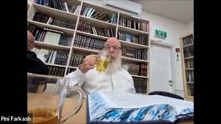 לתורה יש אינטרס שניהיה טמאים |  הרב אליעזר קשתיאל (מתוך לימוד הדף היומי) (ישיבת בני דוד) - התמונה מוצגת ישירות מתוך אתר האינטרנט יוטיוב. זכויות היוצרים בתמונה שייכות ליוצרה. קישור קרדיט למקור התוכן נמצא בתוך דף הסרטון