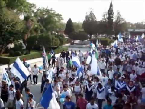 "La Demencia Celaya llegando al MAV... "Volveremos Volveremos"" Barra: La Demencia &bull; Club: Celaya