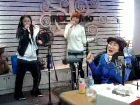 100203 KARA Gyuri & IU - "Rock U" @ Starry Night