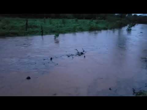 Enchente no Rio jaburu em carnaubeira da penha Pernambuco.