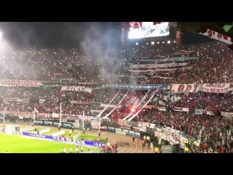 "Hinchada de River Plate vs. Gimnasia LP - SoloRiver.Net" Barra: Los Borrachos del Tablón • Club: River Plate