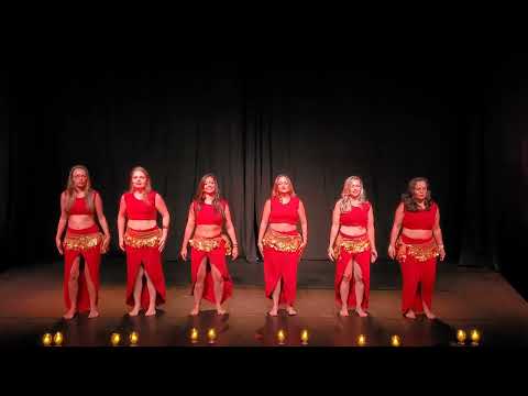 Dança do Ventre com Taças - Estúdio Geise Lima