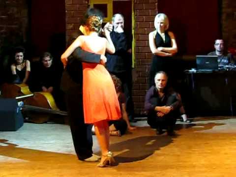  Pablo Rodriguez  is  dancing  to  the  milonga  "  Mi Buenos Aires  "