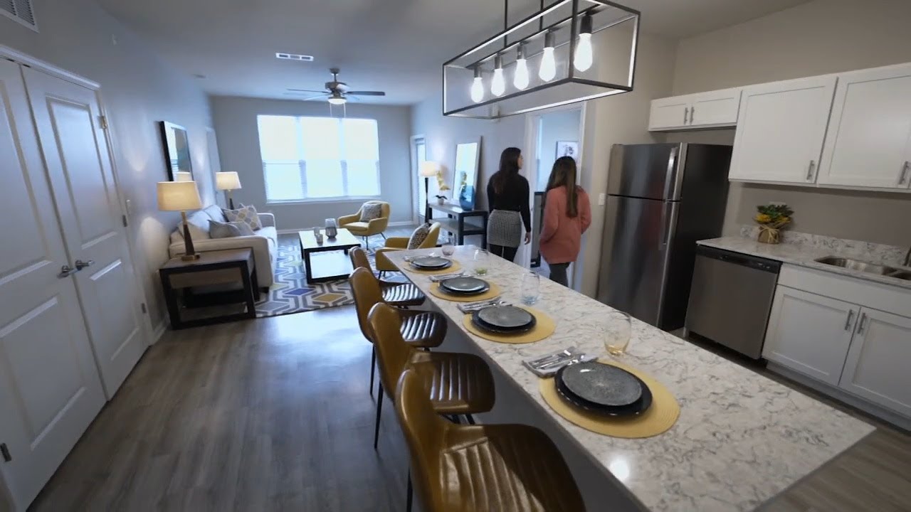 New luxury apartment complex opens in Jeffersonville