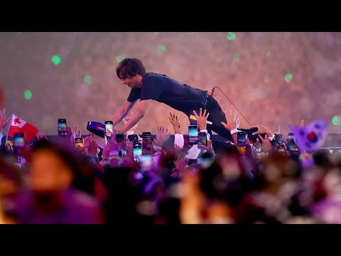 JO PARIS 2024 - Un show électrique : Au milieu des athlètes, Phoenix embrase le Stade de France