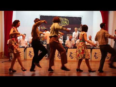 Frankie 104: Yana Sanamyantz Show Group — Frankie Doo (Tuxedo Junction)