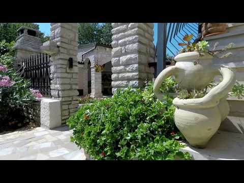 Camp Dvor, Manjadvorci