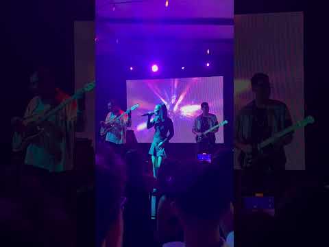 Hola Senpai en vivo 🥰🙌🏼😎 #Sofish #HolaSenpai #cantantemexicana