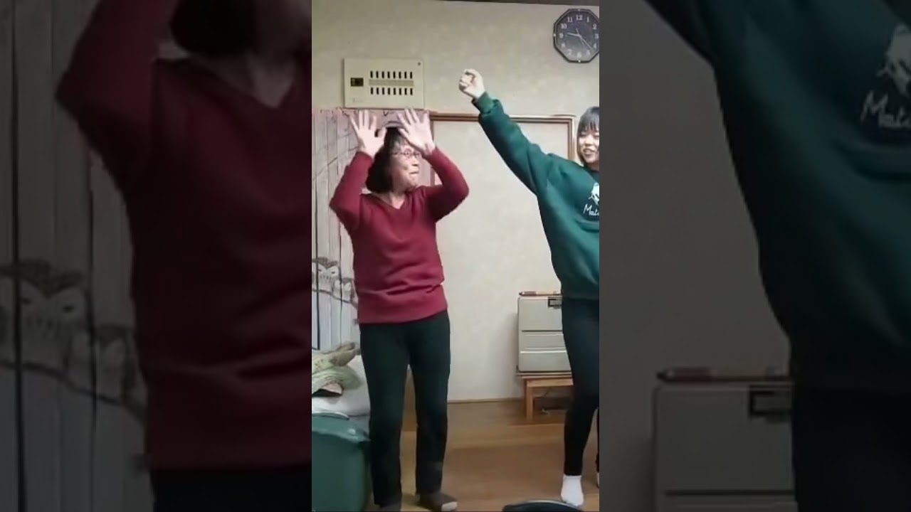 婆ちゃんに三代目のラタタ教えてみた【撮影者：母】