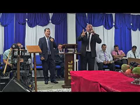 Dupla os Mensageiros de Cristo louvando na AD Grama São Sebastião da Grama - Culto de ações de graça