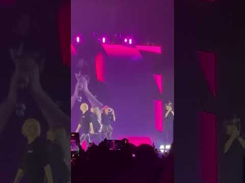 [IDOL]-4 chị đẹp năng lượng -2NE1 WELCOMEBACK 160225 HCM #2ne1welcomeback