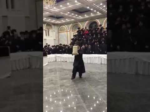 רִקּוּד הַשֵּׁמוֹת: הריקוד המופלא של אדמו"ר סאדיגורה בחנוכת הבית לביה"כ הקלויז בסאדיגורה שבאוקראינה