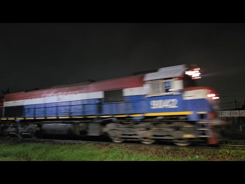 [8K] Variado y colorido tren cargado de NCA con la EMD GT-22CW 9042 pasando por Marcos Juárez!!!!!!