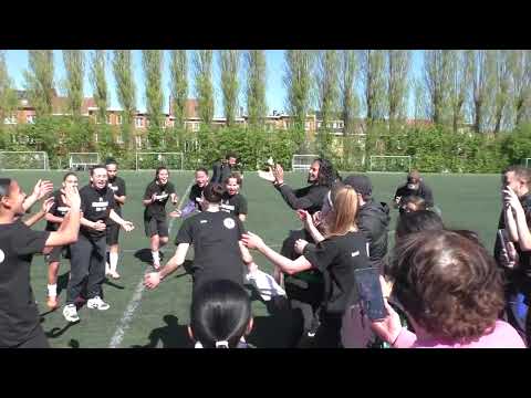 BX Brussels Fémina celebrates their coach on 06.04.2025