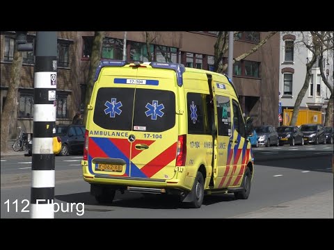 [Open deur] A1 Ambulance rijdt met een open zijdeur met spoed naar het EMC Ziekenhuis in Rotterdam