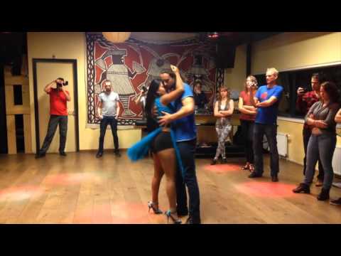 Zouk Demo by Laili & Willem @de Dreef (9-10-2015)