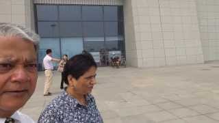 preview picture of video 'Aruna & Hari Sharma with EverPharma Colleague & Feng Arrived at Handan, Hebei, Sep 10, 2013'