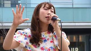 角田睦美。「恋におちたら」(Crystal Kay)、姫路駅前、１８.０６.０９