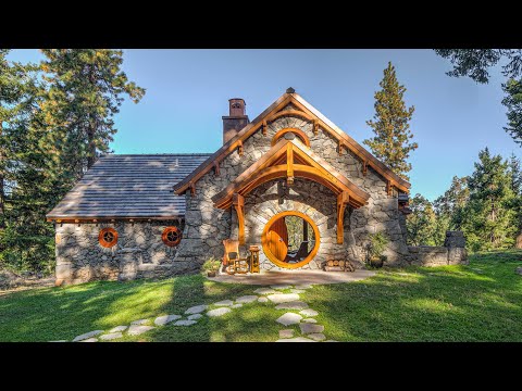 Hobbit House at Dragonfly Knoll