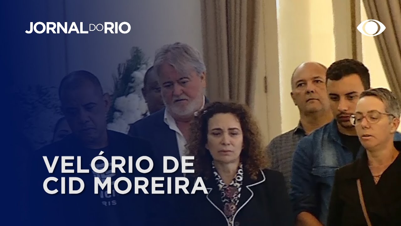 Familiares, amigos e admiradores se despedem de Cid Moreira