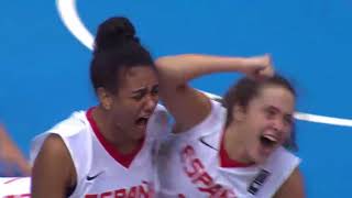 La felicidad en un triplazo final. La tremenda canasta ganadora de España en el Europero Sub-18