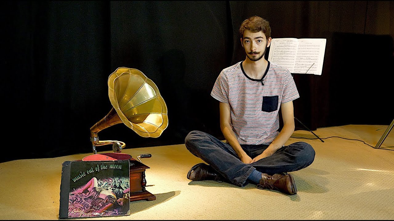 Samuel Hoffman's Theremin - a short demo