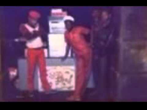 Dancehall Reggae Mc Clash: Saxon Studio Sound System ft  Papa Levi vs Leslie  🔥🎼 1983