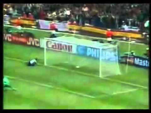 Sunday Oliseh   Nigeria Francia '98   long shoot