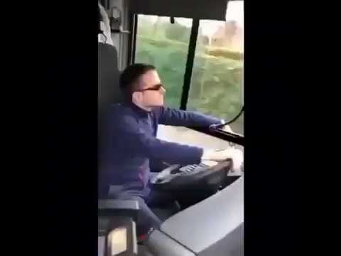Busfahrer (Egal) Meme | Ich muss raus