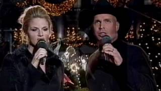 GARTH BROOKS & TRISHA YEARWOOD "WHAT CHILD IS THIS?"  [150]