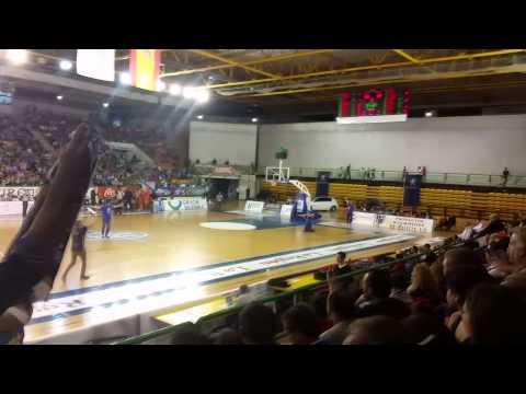 The Ham Shoot (Tiro desde el centro del campo en COB-Lleida)