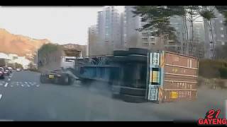 Download lagu Video Lucu Kecelakaan Motor Mobil Bikin Ketawa Ngakak Terus mp3