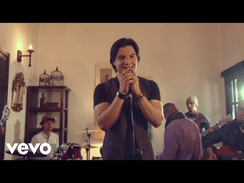 download lagu mp3 mp4 Luis Saravia, download lagu Luis Saravia gratis, unduh video klip Luis Saravia