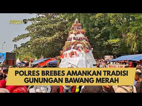 POLRES BREBES AMANKAN TRADISI GUNUNGAN BAWANG MERAH