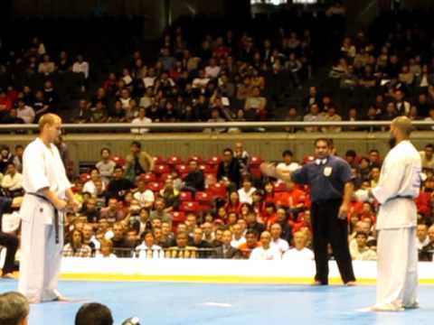 Alejandro Navarro vs Laszlo Vincze / The 10th World Open Karate Tournament