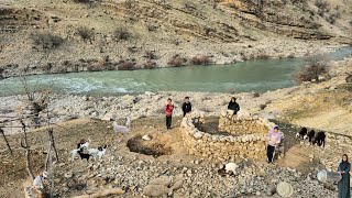 Download lagu Nomadic life | Building a stone house with mud, cooking rice with buttermilk on fire 🔥 Survival mp3