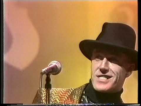 The Armoury Show - Castles in Spain (The Tube 1984)