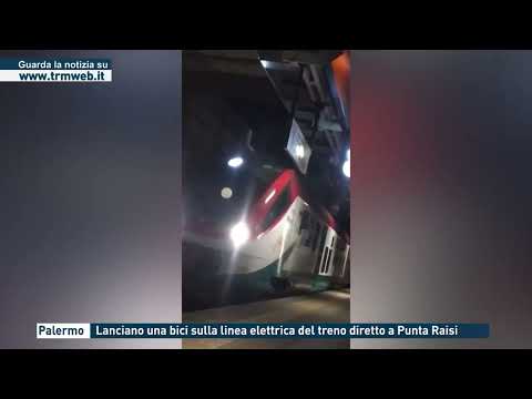 Palermo - Lanciano una bici sulla linea elettrica del treno diretto a Punta Raisi