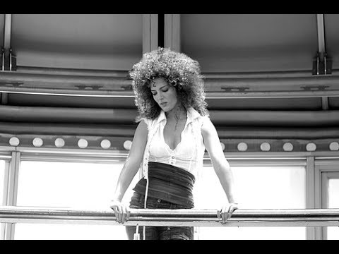 Inés Gaviria - De Repente (Video Oficial)