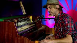 Todd Snider - &quot;Takin&#39; It As It Comes&quot; (Jerry Jeff Walker/Bobby Rambo)
