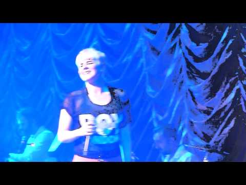 Robyn - Be Mine (w/ Rye Rye) (Nokia Theatre, Los Angeles CA 8/5/11)