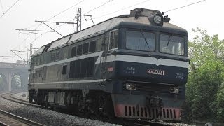 preview picture of video 'DF8, China locomotive 中国铁路'