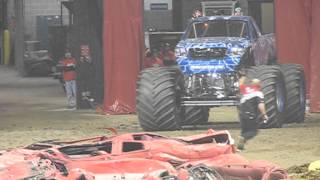 MONSTER JAM 2013 NASHVILLE GRINDER,GRAVE DIGGER,IRON MAN,WAR WIZARD,ZOMBIE,BLUE THUNDER,PROWLER,