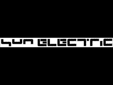 Sun Electric - Sessions 19-02-94 - Track 04 of 04 - Sarotti (version)