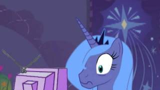 Luna watches the Princess Celestia video