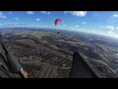 Gleitschirmfliegen in Wenholthausen, Sauerland am 23.02.2025