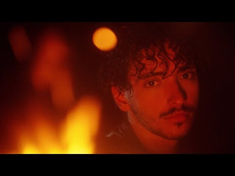 Volver a la Tierra - Oficial Music video