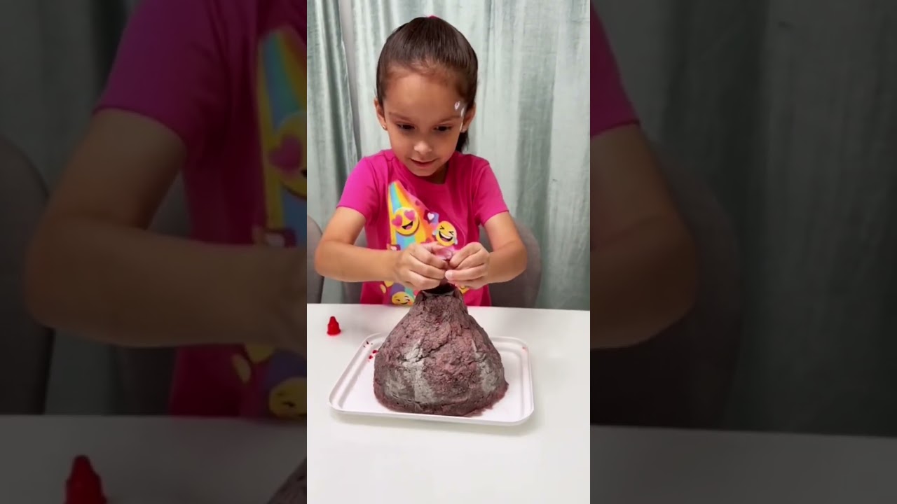 Experimento para niños: Volcán haciendo erupción.