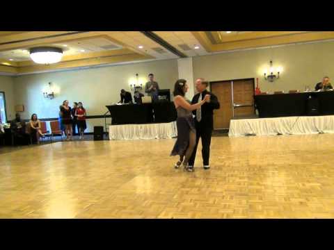 Argentine Tango to the music of "Si sos brujo"