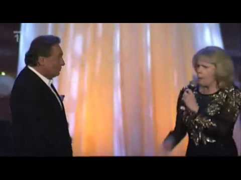 Karel Gott a Eva Pilarová - Je nebezpečné dotýkat se hvězd (live)